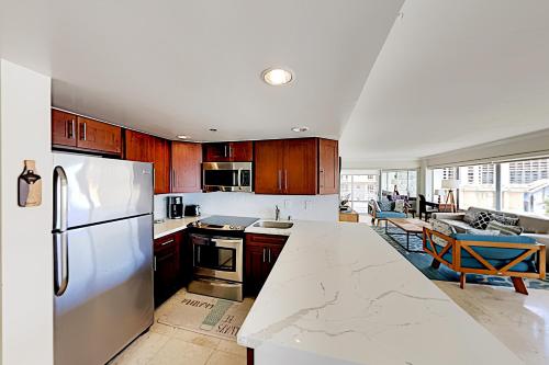 Ilikai Hotel 826 condo - main image