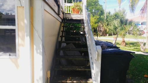 Hidden Harbor Suites - image 12
