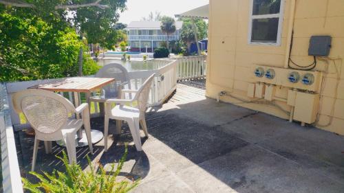 Hidden Harbor Suites - image 11