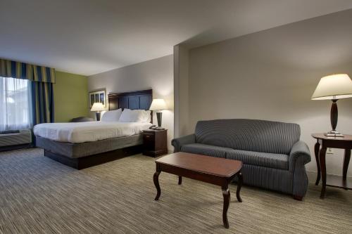 Holiday Inn Express Hotel & Suites Middleboro Raynham, an IHG Hotel