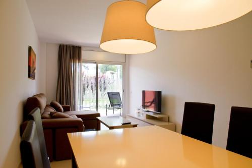 Rentalmar Paradise Family Apartment - image 2
