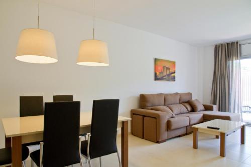 Rentalmar Paradise Family Apartment - main image