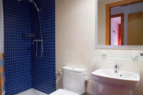 Rentalmar Paradise Family Apartment - image 5