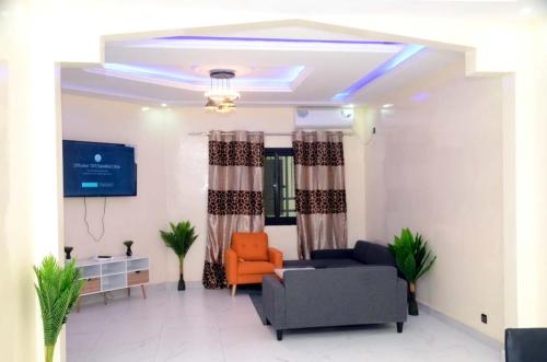 Spacious flat with 3 queen beds Near Dakar center