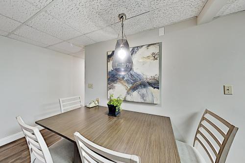 2 All-Suite Condos - River Views & On-Site Pool condo - image 5