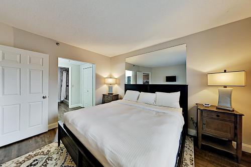 2 All-Suite Condos - River Views & On-Site Pool condo - image 6
