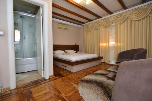 Garni Hotel Kaća - image 5
