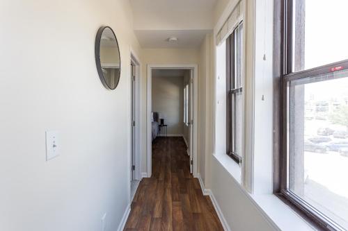 Frontdesk I The Ashley Apts Downtown Detroit - image 3