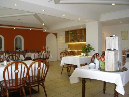 ห้องอาหาร, Hotel Haus Katharina B&B, Therme und Kurpark in บัด ชเตเบิน