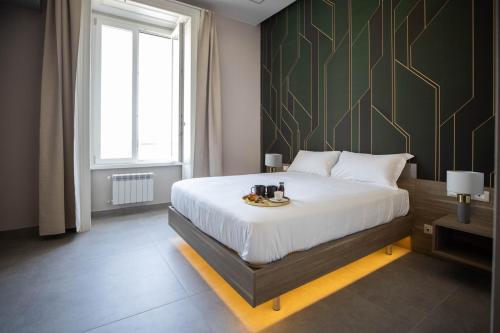 L'élégant BOUTIQUE ROOMS NAPLES Room Type - Deluxe King Room