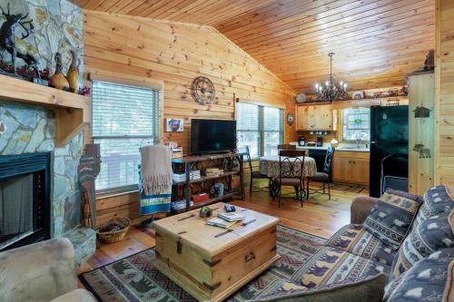 Mountain Spirit Cabin - Fireplace and Hot Tub - image 5