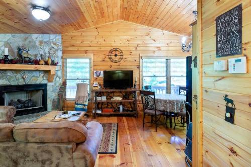 Mountain Spirit Cabin - Fireplace and Hot Tub - image 7