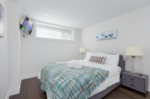 Cozy 3BDR Suite near Queen Elizabeth Park