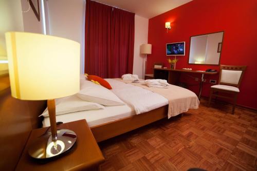 2 twin beds