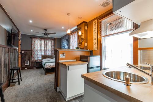 Suite Warm & Inviting