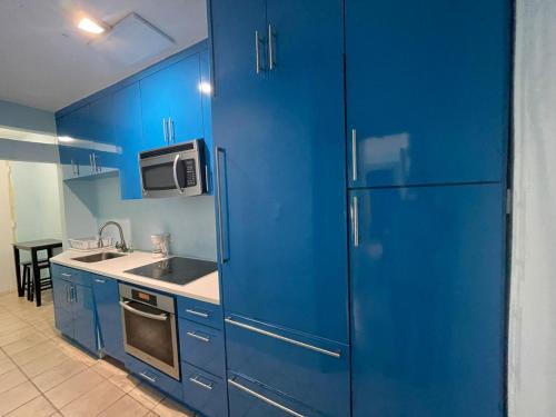 Near Beach Restaurant and Bars Sleeps up to 4 - main image