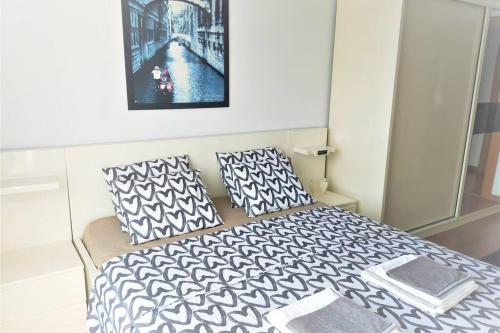 Cozy Flat - Near Airport Free WIFI - image 11