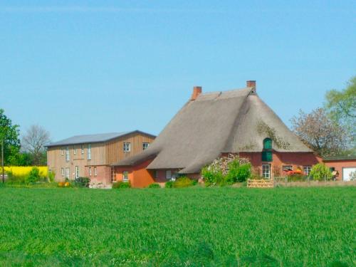 "Hof Triangel - Whg 2" - Bauernhofurlaub mit Streicheltieren und Treckerfahren in Lubeck Suburbs