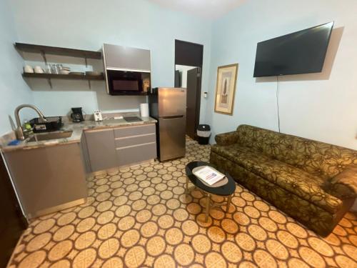 Near Beach Restaurant and Bars Sleeps up to 4 - main image