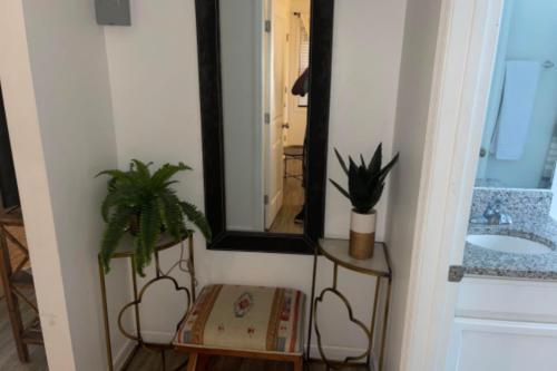 Special! 2 King Bedroom Condo Minutes to Broadway!