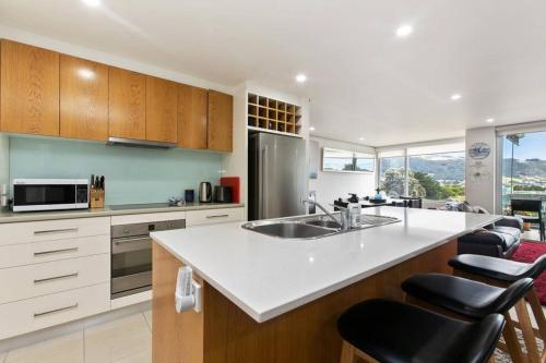 Apollo Blue Pearl ~ Oceanfront ~ Free Wifi