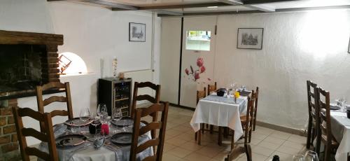 餐廳, 里烏客棧 (Auberge Du Riou) in 普吉萊坦