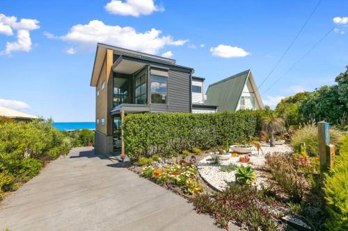 The Gallery ~ Absolute Ocean Views ~Wifi