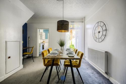 Lovely house/city centre/parking/Netflix/sleeps 5