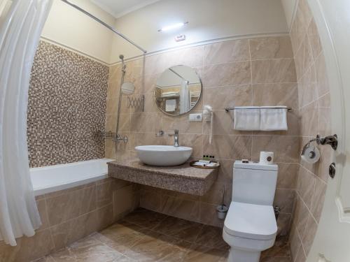 Bristol Central Park Hotel - image 12