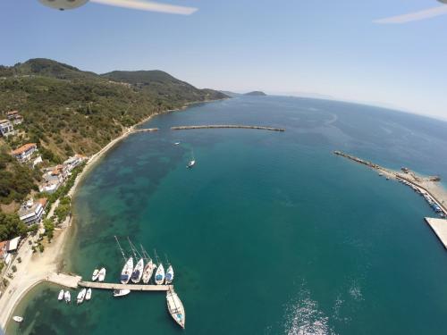 爱琴海海浪-灯塔酒店 爱琴海海浪-灯塔酒店