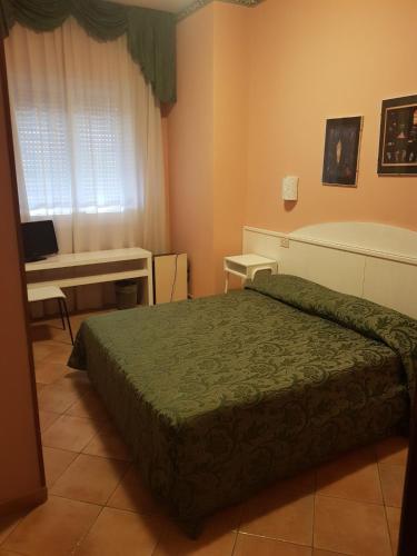 2 twin beds