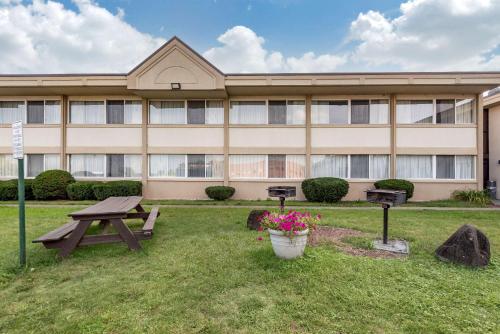 Quality Inn & Suites Vestal Binghamton near University