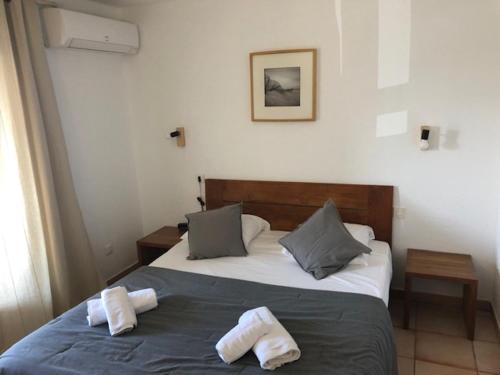 1 double bed, 1 twin bed