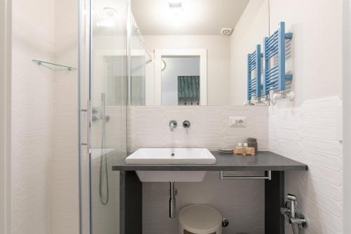 Rome As You Feel - Iconic Monti Design Apartment, Rome (photo 10)