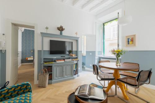 Rome As You Feel - Iconic Monti Design Apartment, Rome (photo 4)