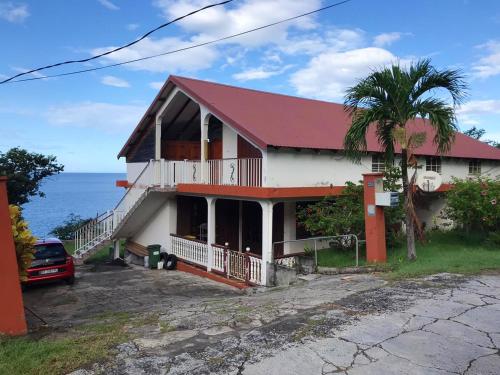 Maison de 2 chambres avec vue sur la mer jardin clos et wifi a Pointe Noire - Location saisonnière - Pointe-Noire