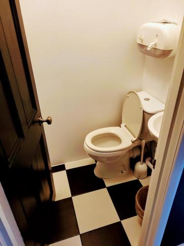 Twin Room with Private External Bathroom image 1