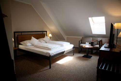 1 queen bed