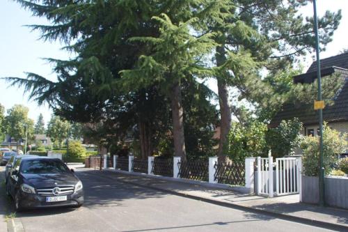 All-in-One Apartment mit eigener Sonnenterrasse im Garten 1.8km von Eller entfernt