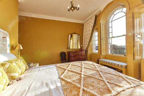 Host & Stay - The Dolls House