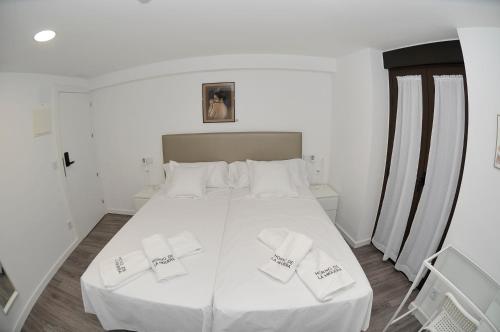 2 twin beds