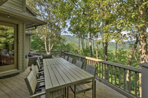 Luxe Big Canoe Resort Home with 3 Decks and Mtn Views! in Big Canoe