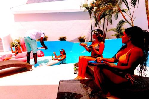 Beach Villa Azul with 3BR, Pool & Maid inc.