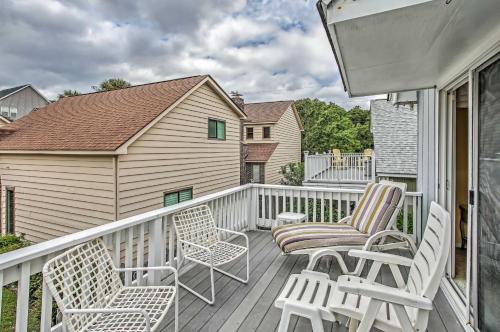 North Myrtle Beach Home with Patio - Walk to Beach!