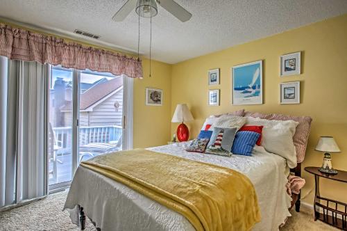 North Myrtle Beach Home with Patio - Walk to Beach!