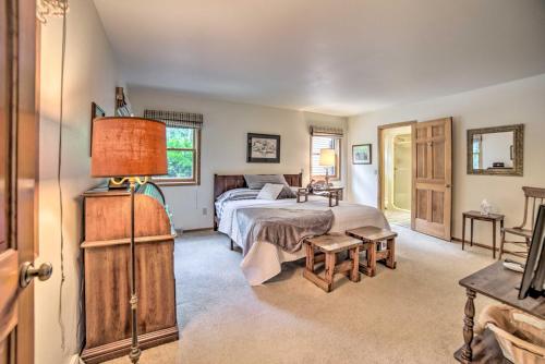 Riverfront Oconto Cabin with Fire Pit and Yard! in Oconto, USA