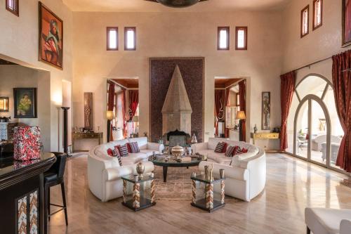 Outstanding luxury villa with 7 bedrooms in the heart of Marrakech Palmeraie, heated pool and hotel 