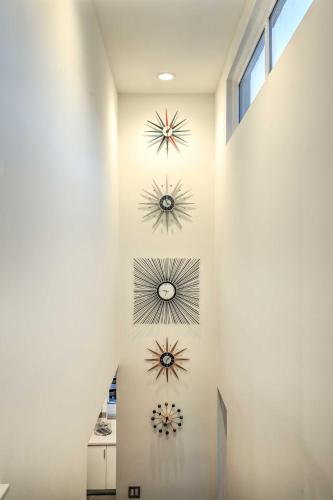 Modern Palm Springs Oasis with Mountain Views! - image 37