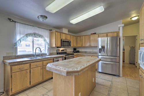 Red Rock Rambler Moab Home with Hot Tub and Views! - image 10