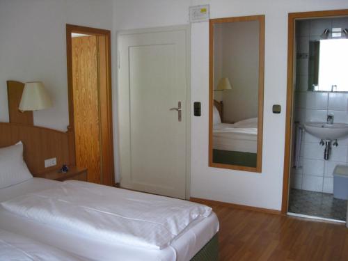 Hotel Möve garni - image 14